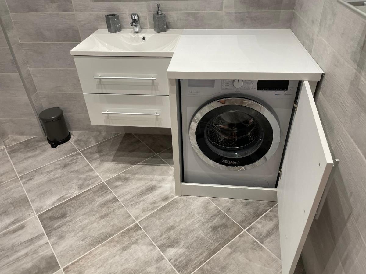 Fancy Westpark 2 Residence Lakeview W7 Bucureşti Eksteriør bilde